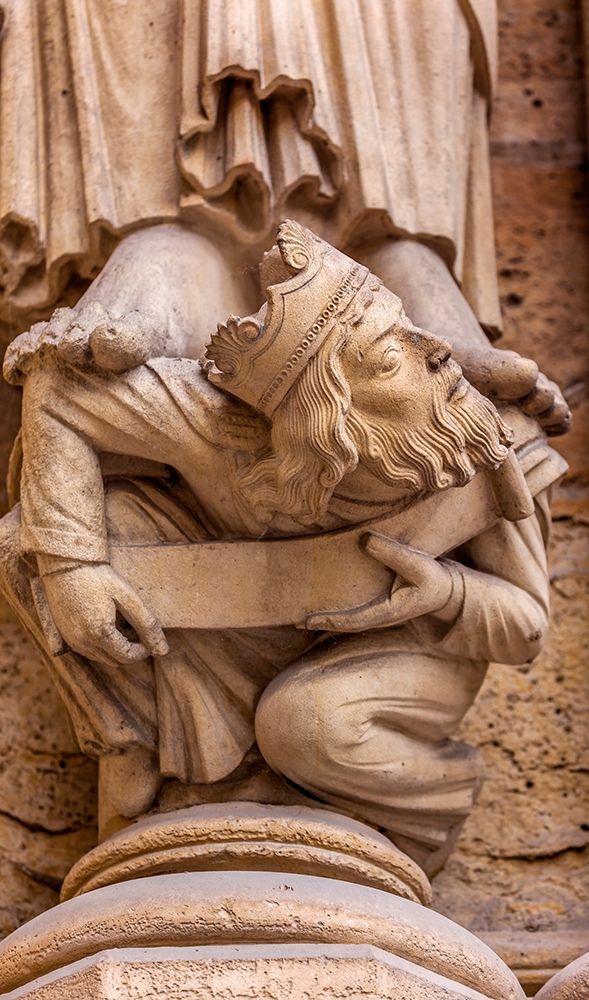 Headless King Facade-Notre Dame Cathedral-Paris-France